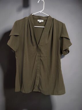 Calvin Klein Flowy V-Neck Blouse – Lightweight Elegant Top